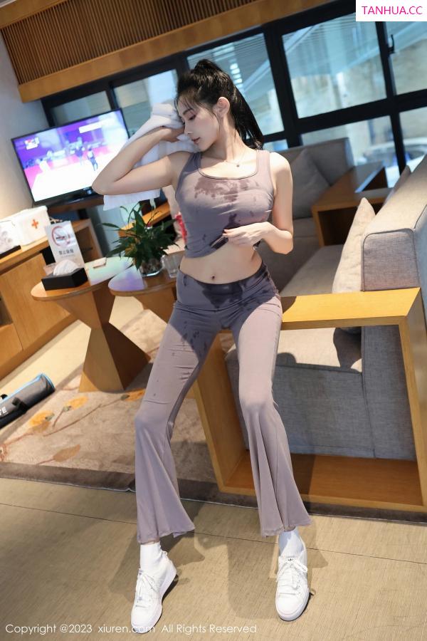   [XiuRen]高清写真图 2023.10.16 No.7512 草莓mm 运动美腿第16张图片